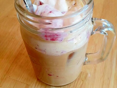 りんごとブルーベリークリームのコーヒーフロート